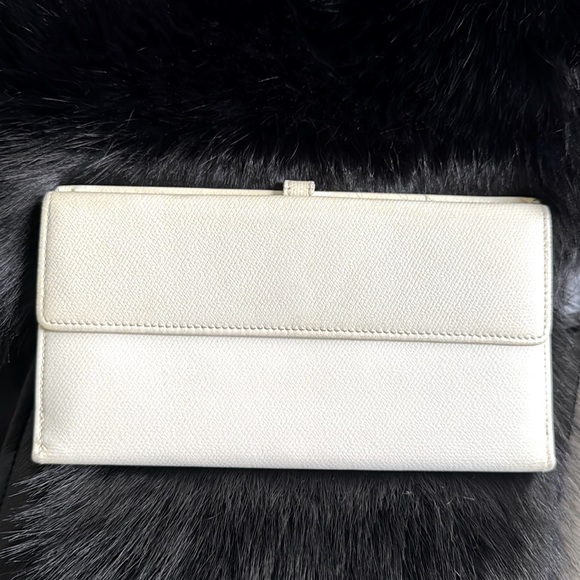 Chanel CoCo Button Ivory Wallet - Picture 3 of 12